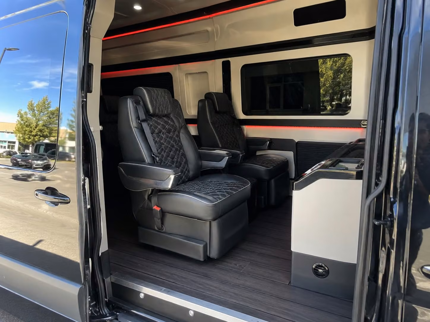 everett airport transportation