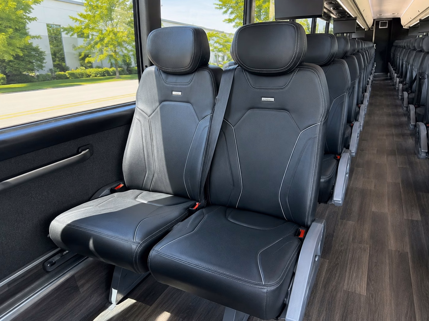 how where and when you re traveling affects your everett bus rental rate